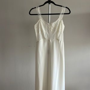 Vintage White Slip Mid Length With Lace